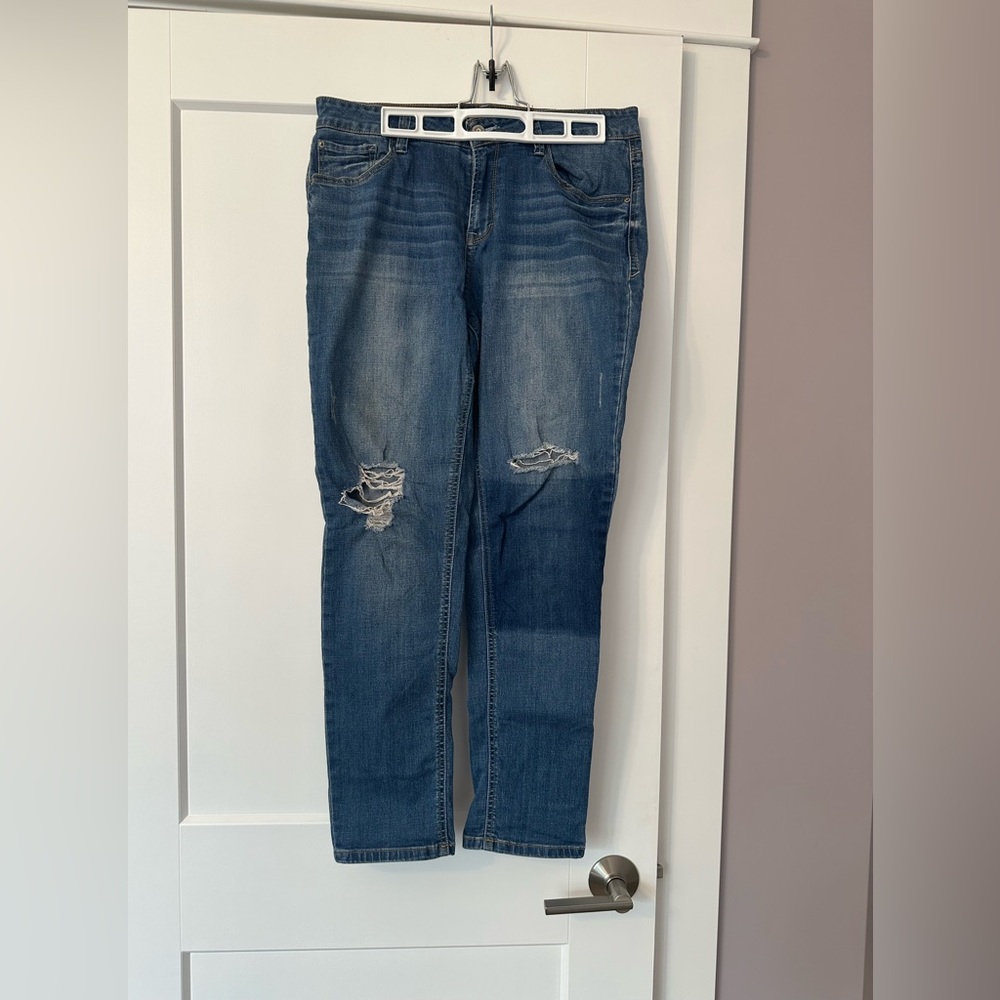 Kensie Blue Distressed Jeans with Patch
